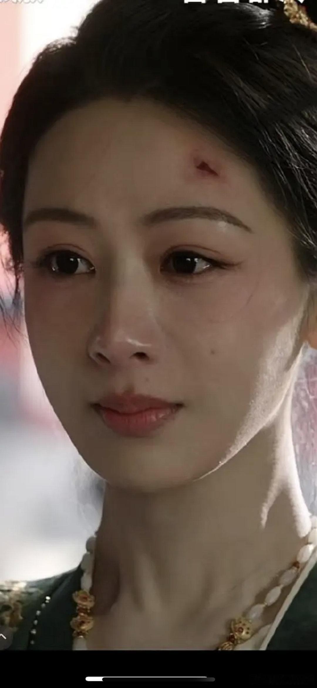 当时看国色芳华，最震惊的是杨紫的皮肤这场公堂戏背光基本无滤镜，天气冷又是哭戏，越