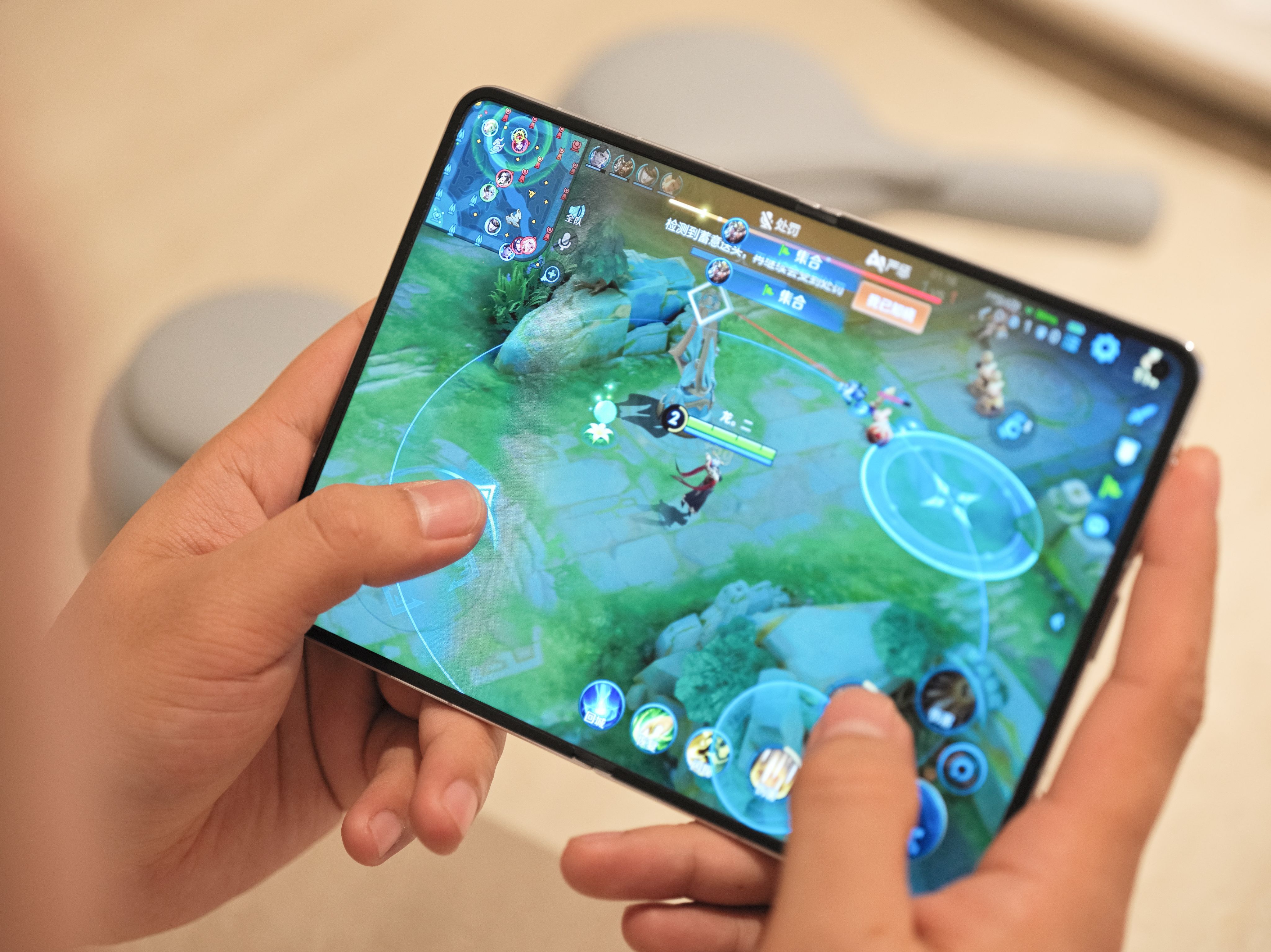 华为大阔折再现抢购热潮好家伙，前方网友发来最新实况图，华为PuraXMax首