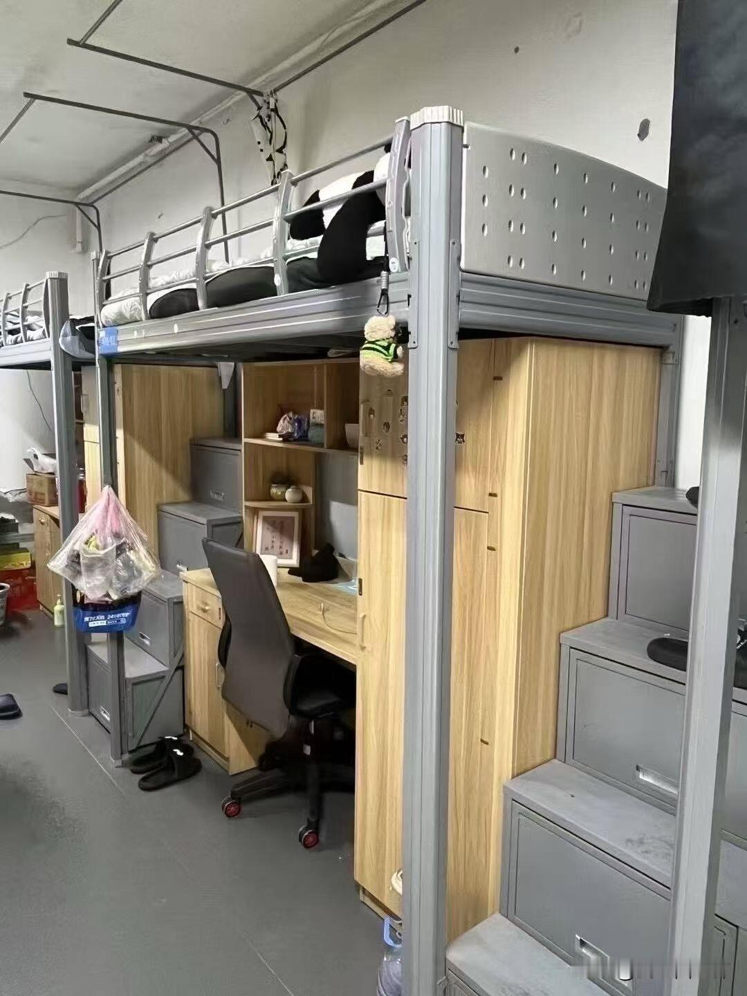 进厂一定要学会撒谎大家进工厂一定要学会撒谎，懂得保护自己，尤其是以下几点。如