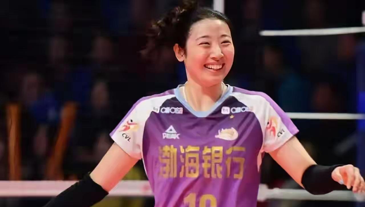 姚迪不愧是天津女排的队长、精神领袖！姚迪漂亮、气质高雅；朱婷的好闺蜜；实力派球