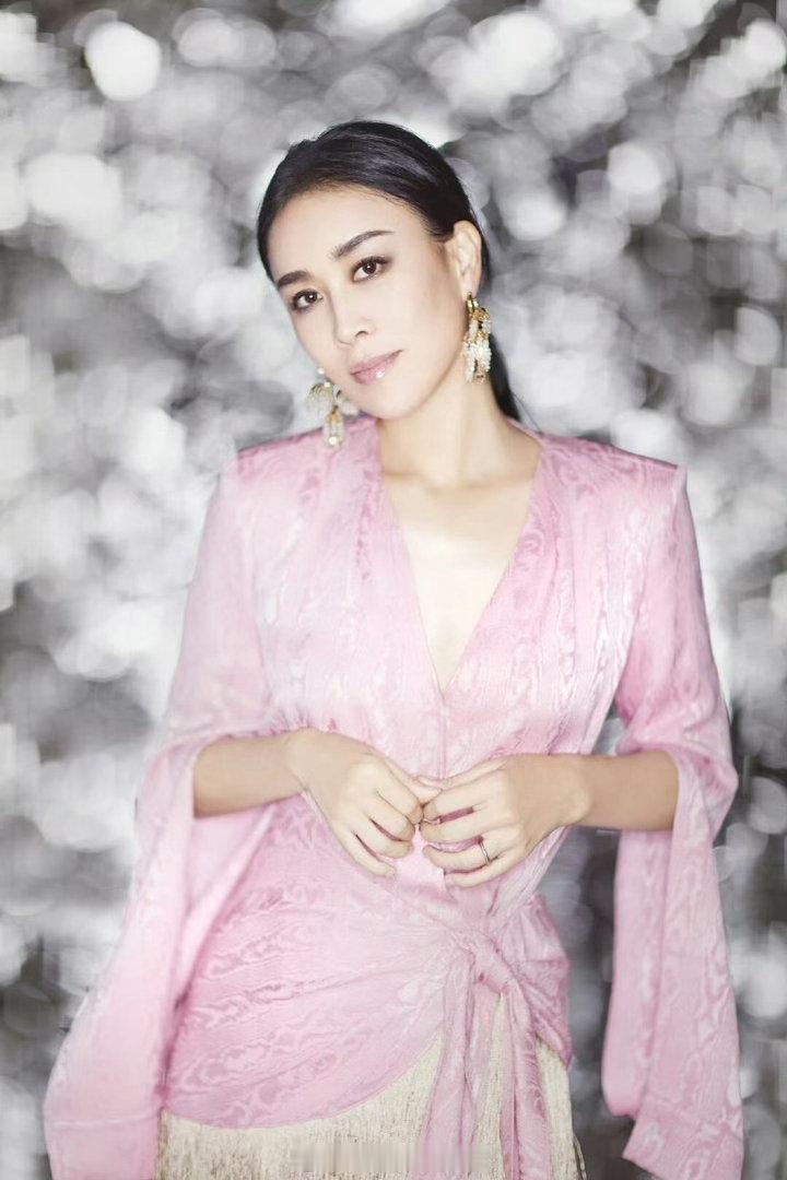 #那英13年前对调休发出的疑惑#内娱嘴替天花板非那英莫属！提前十三年替全网说出不敢直言的心里话​