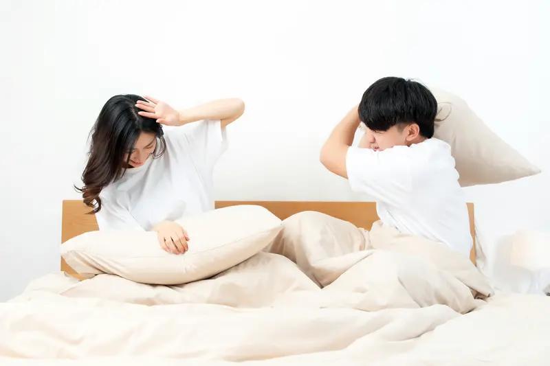 离婚率高的原因：1、床上生活不和谐2、钱不够花3、婆媳关系不和谐4、婚