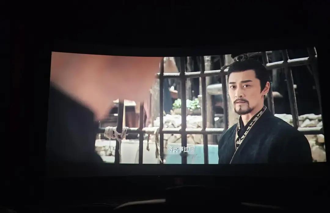 乌廷芳第1分钟就被杀古天乐把TVB白月光一刀砍了。电影开场没寒暄，乌廷芳倒