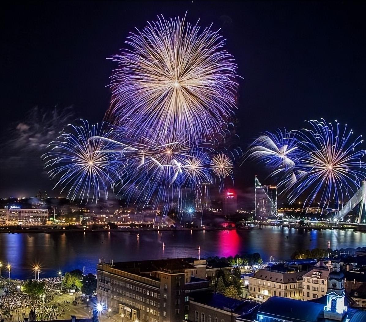 奇葩的决定：时间也被打上莫斯科标签拉脱维亚禁止按莫斯科时间燃放新年烟花。这是