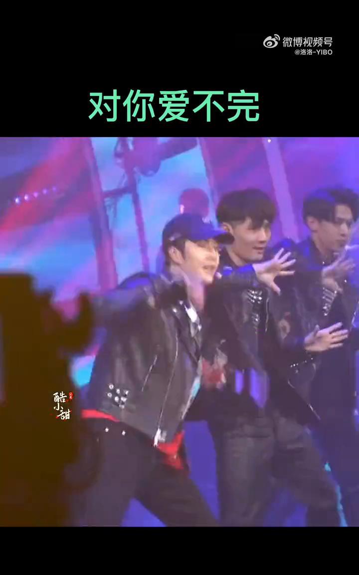 盘点王一博六大神级彩排。·Top1：滑步太迷人。·Top2：散落的华服，妈粉