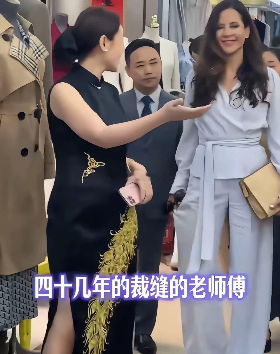 这就是中国速度！武契奇夫人在上海轻纺市场相中了一套旗袍，一般旗袍的制作至少要7天
