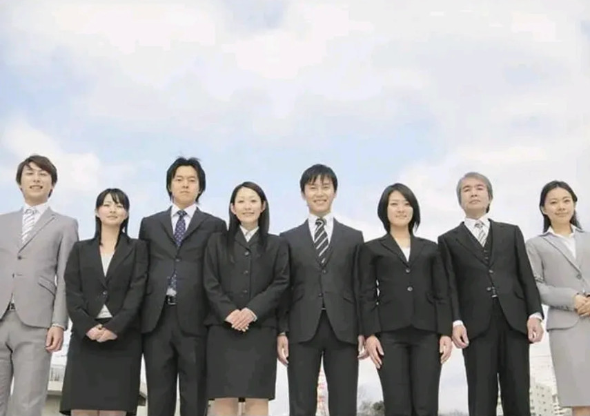 我虽然不喜欢日本人！但是他们有一点我还是比较认可的！就是日本人非常守规矩懂礼貌
