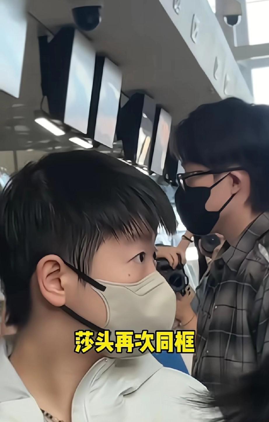 我发现一个问题，如果俩小只戴上耳机的距离就会远一些，如果都没戴耳机，距离都不会超