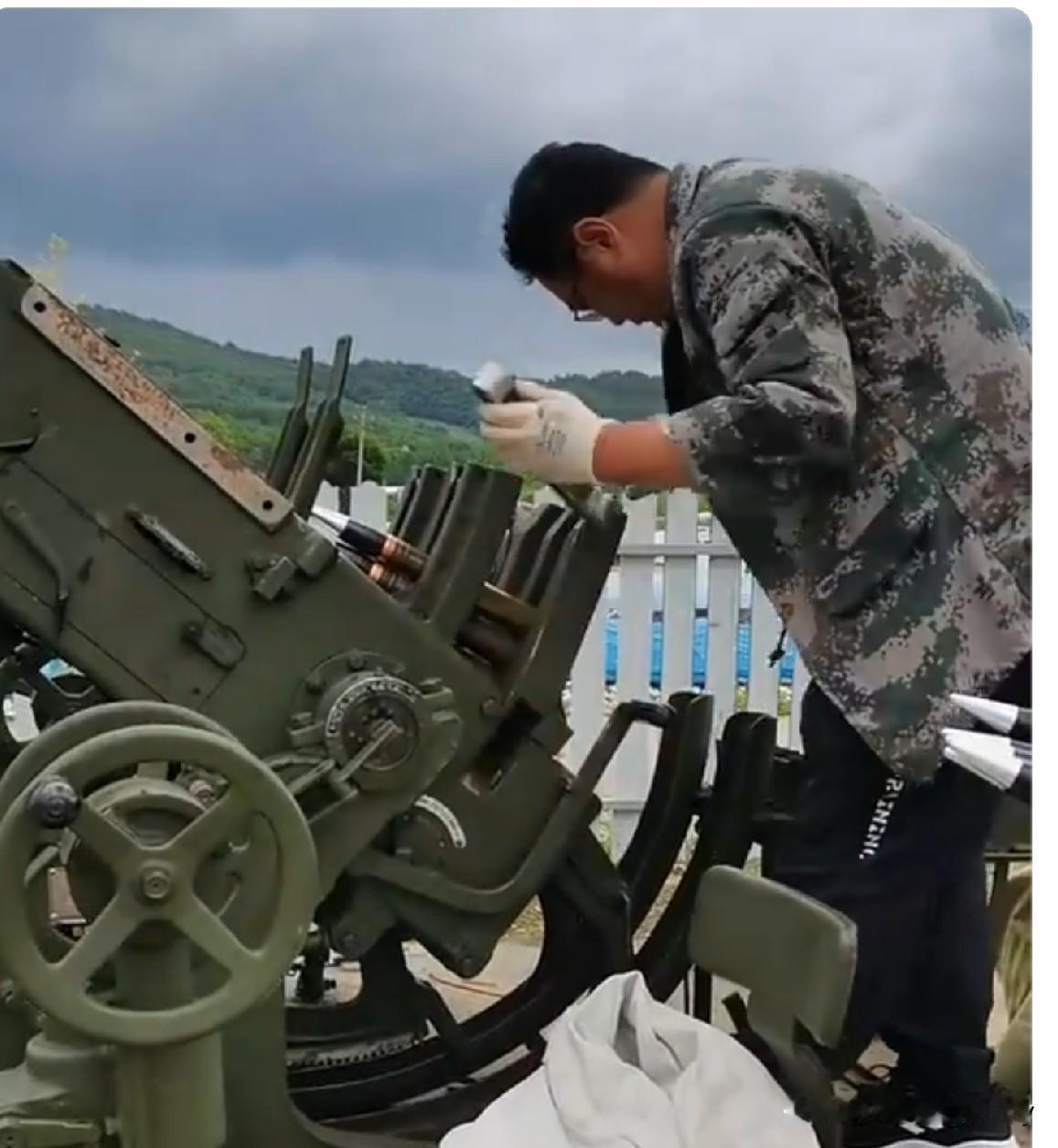 打雨的，在圭山打完就跑，他们也怕人家找麻烦。操作员应该经过技术培训，并具备一定的