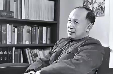 🌞1955年，陈赓宴请钱学森时，提出了一个问题：“中国人搞导弹行不行？”钱