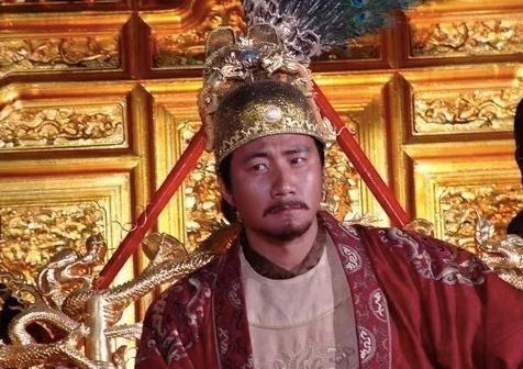 一天朱元璋想找理由杀了沈万三，指着猪蹄子问：“万三，这是什么菜？”沈万三当然知道