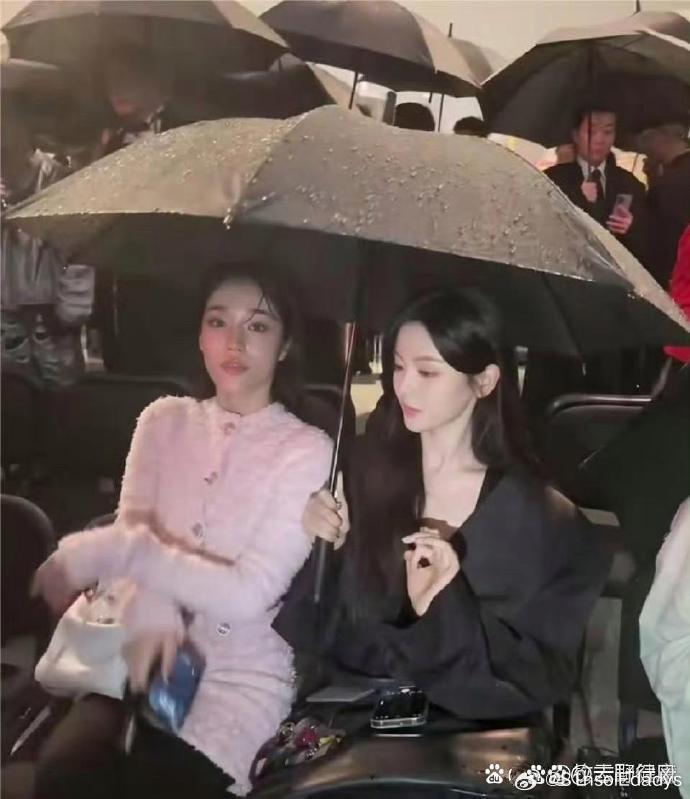 杨超越的颜值在韩国可谓降维打击，美貌出众。