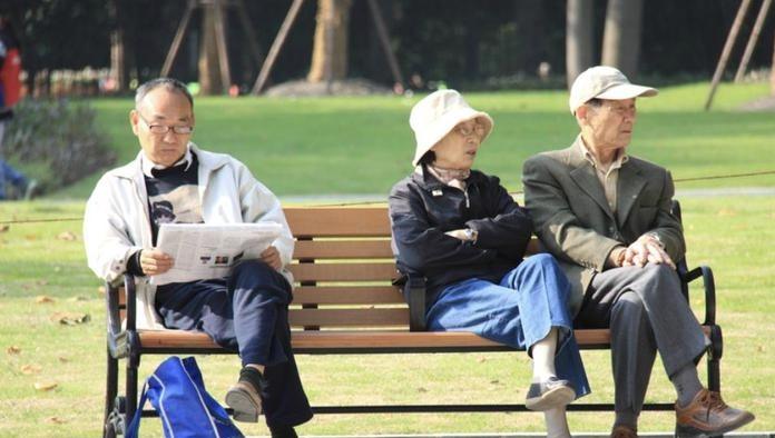 心寒!想同住遭儿媳拒,退休金不少反被嫌,友友们咋看?老人主动提出承担换房费