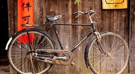 1942年，八路军伏击伪军，缴获了30多辆自行车，正愁如何处理，伪军队长却托人恳