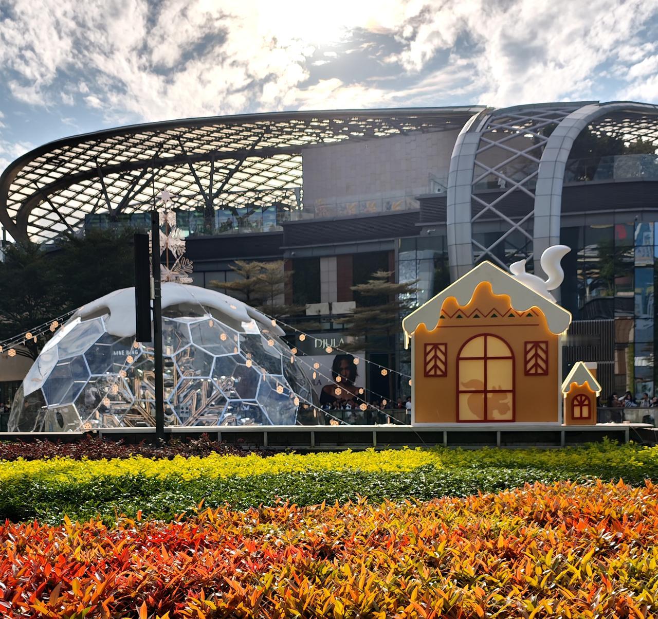 看看广州天河区人流量比较多的地方之一天環又换新了，来这里拍照片的人很多！这里是天