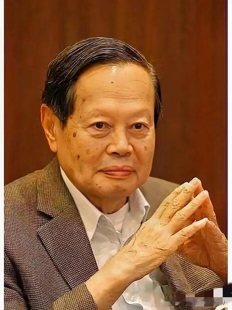 别再瞎猜杨振宁该跟谁合葬了，他的遗嘱早把答案说透了——不跟任何人合葬，就和父母、