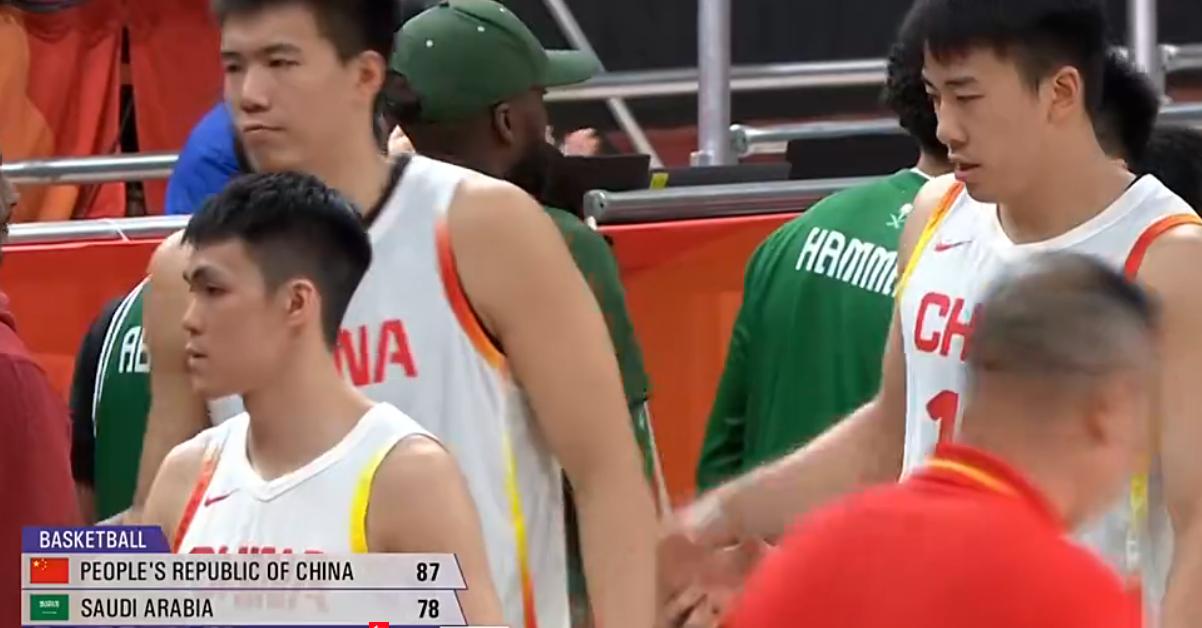 中国男篮杀进亚运会4强，将战日本。刚刚，在亚运会男篮1/4决赛上，中国男篮87