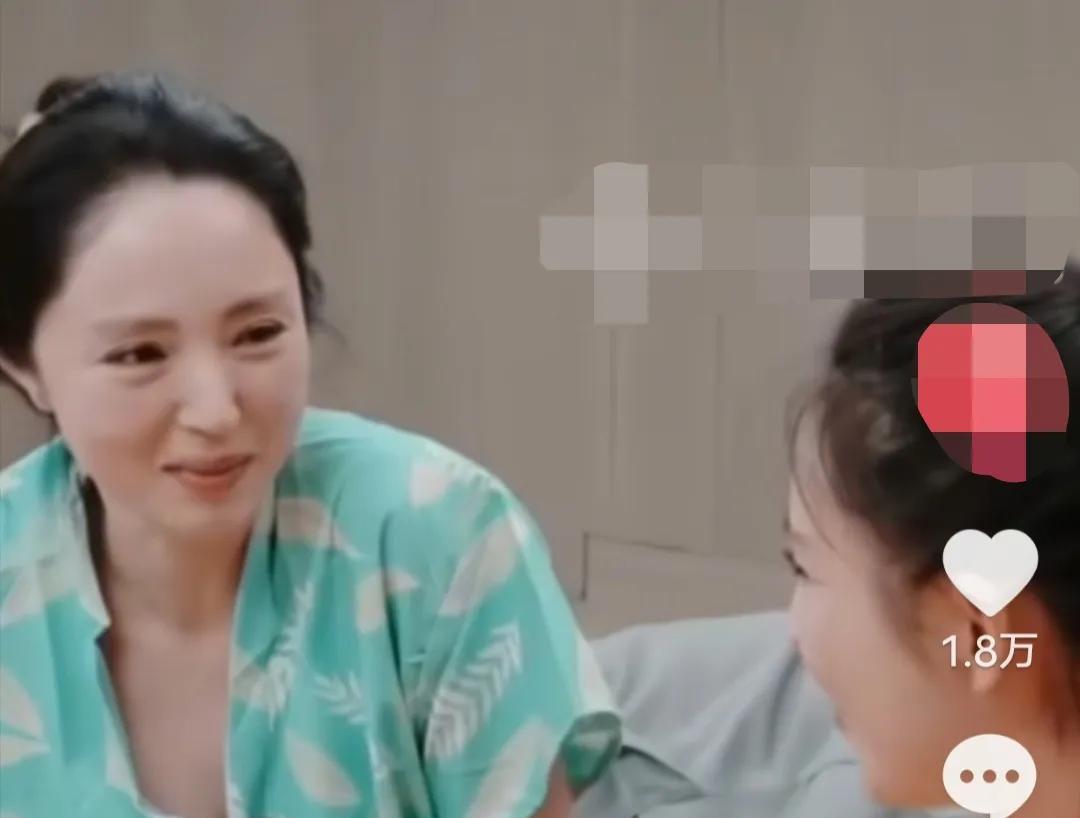 董璇夸佟丽娅：“离婚了，还能一起拍戏！”温宇再夸：“还能一起陪孩子！”佟丽娅总结