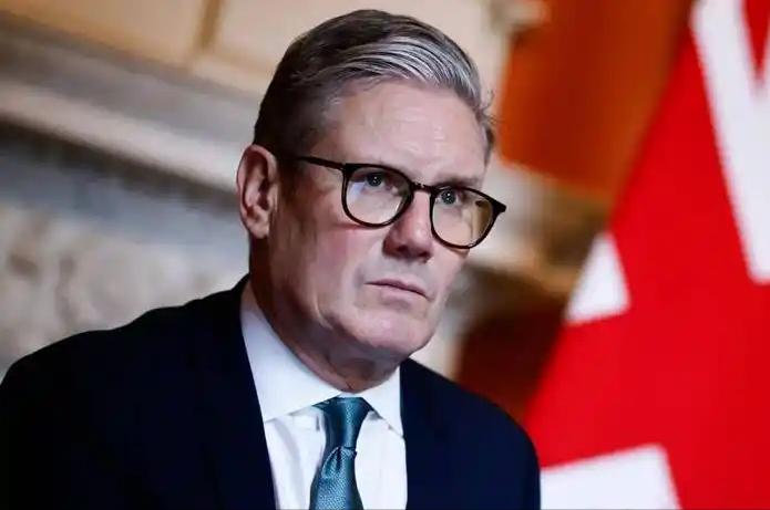 斯塔默辞职，英国最大的悲哀不是10年换7任首相，也不是经济有多烂！而是根本选不出