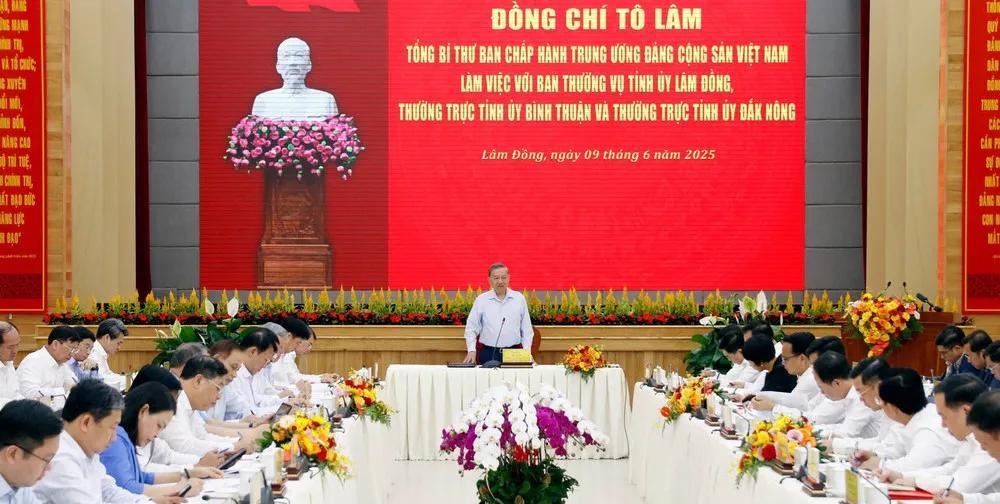 一个信号！苏林一把手的地位慢慢体现出来了苏林刚刚走马上任时，给予范明政很高的礼