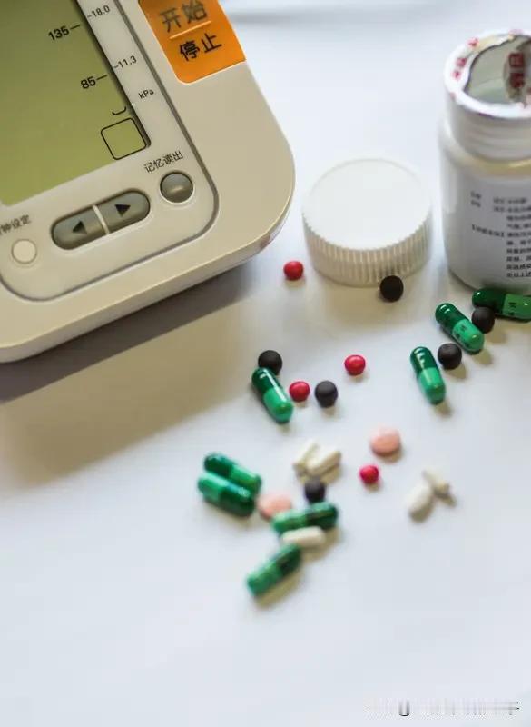 男子擅自将降压药掰开吃血压急剧下降最近有个新闻，一男子为减少用药剂量，把降压药