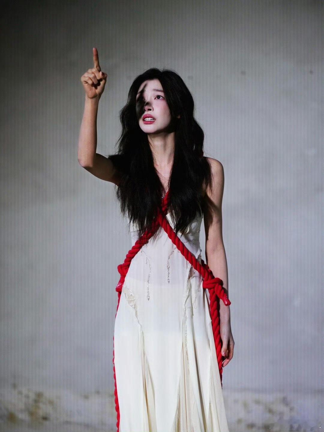 胡彦斌帮易梦玲提包包胡彦斌易梦玲逛街挺好