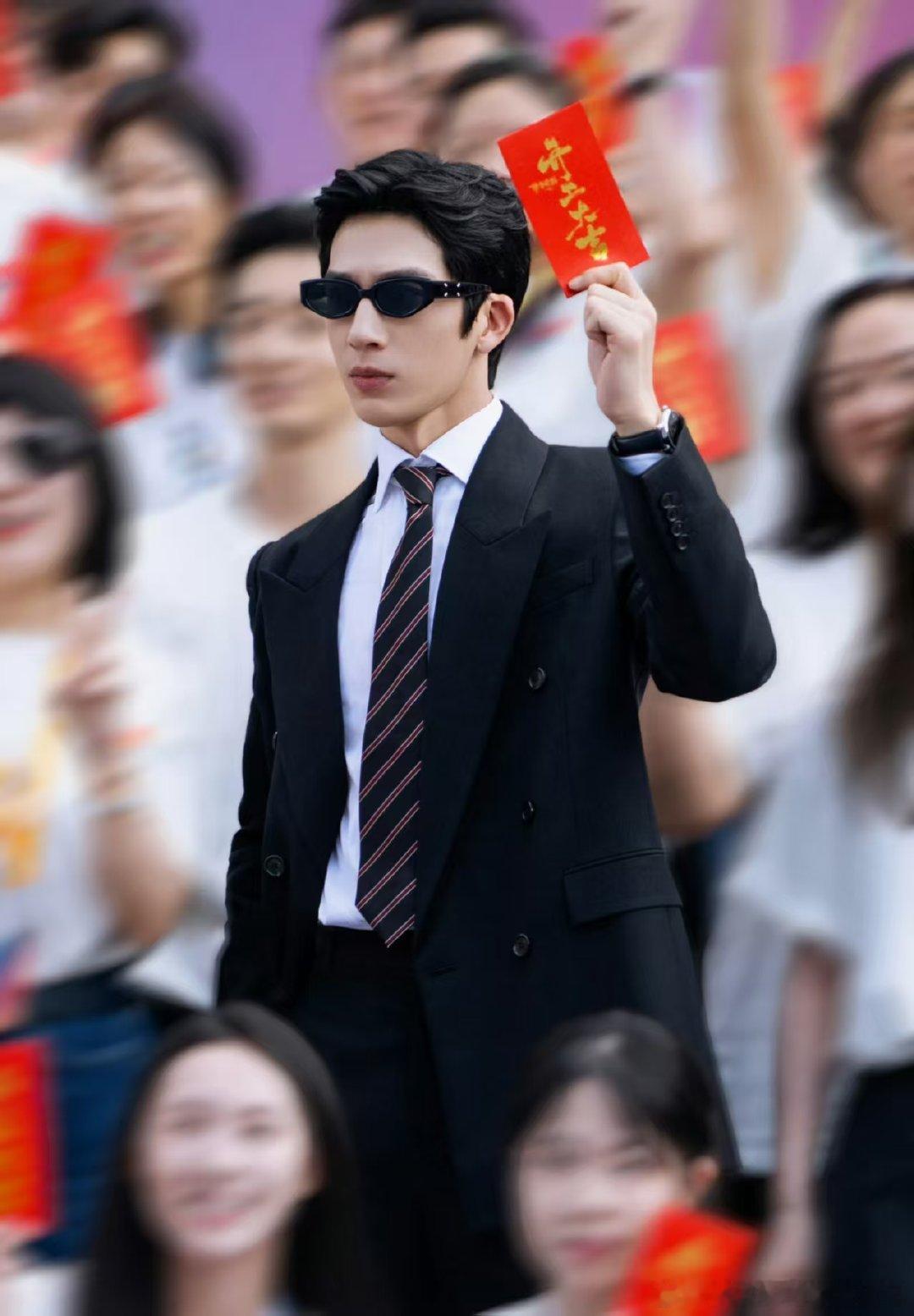 井柏然矜贵霸总喜欢井柏然的矜贵霸总！他没有刻意夸张的表演，而是用眼神和微表情传递
