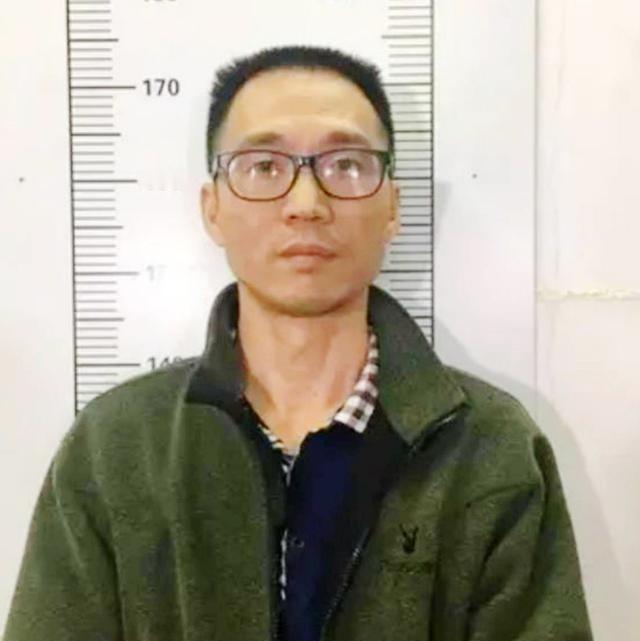 1995年，广东一高干子弟杀死银行运钞员，劫走1500万现金，此后他隐姓埋名21