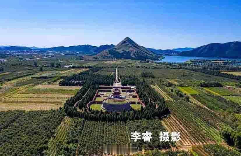 孝庄文皇后是在雍正三年十二月初十日（1726年1月12日）葬入昭西陵地宫的。今天