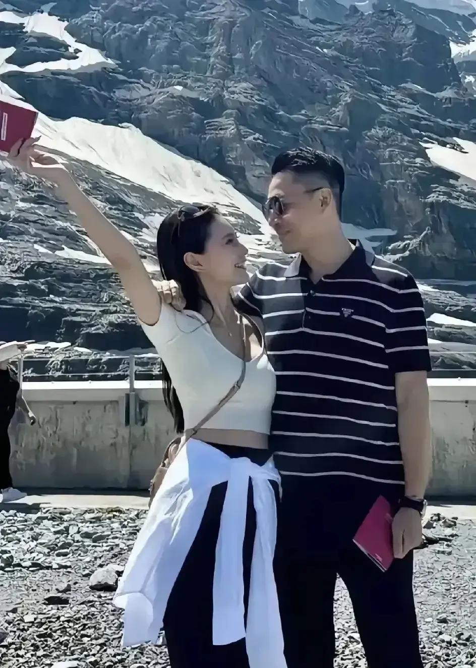 这节奏，一般人真扛不住。前脚还在台北依依不舍，后脚落地北京就各奔直播间。