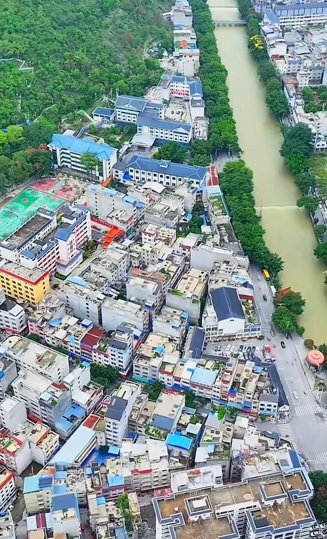 广西凌云县全景！