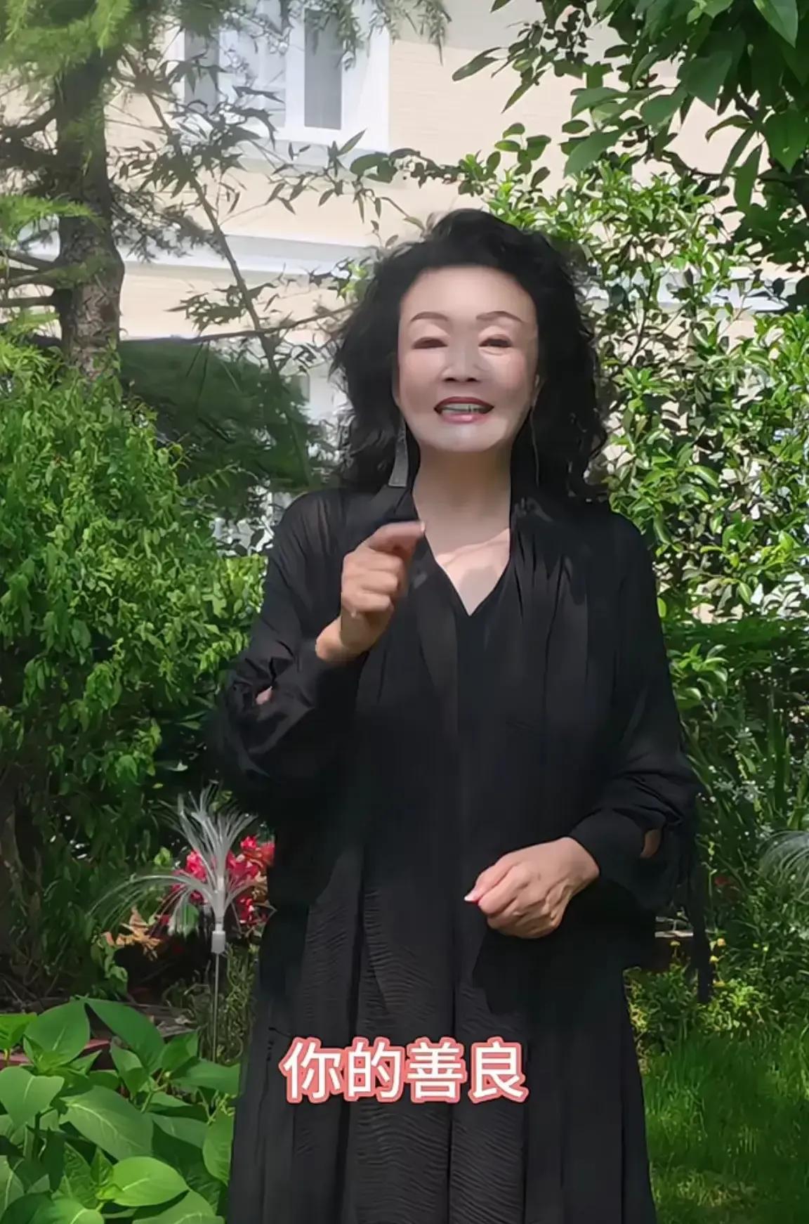 张兰又在直播间说人生道理了。她说:一个人身上真正闪耀的东西，是善良，是包容，是
