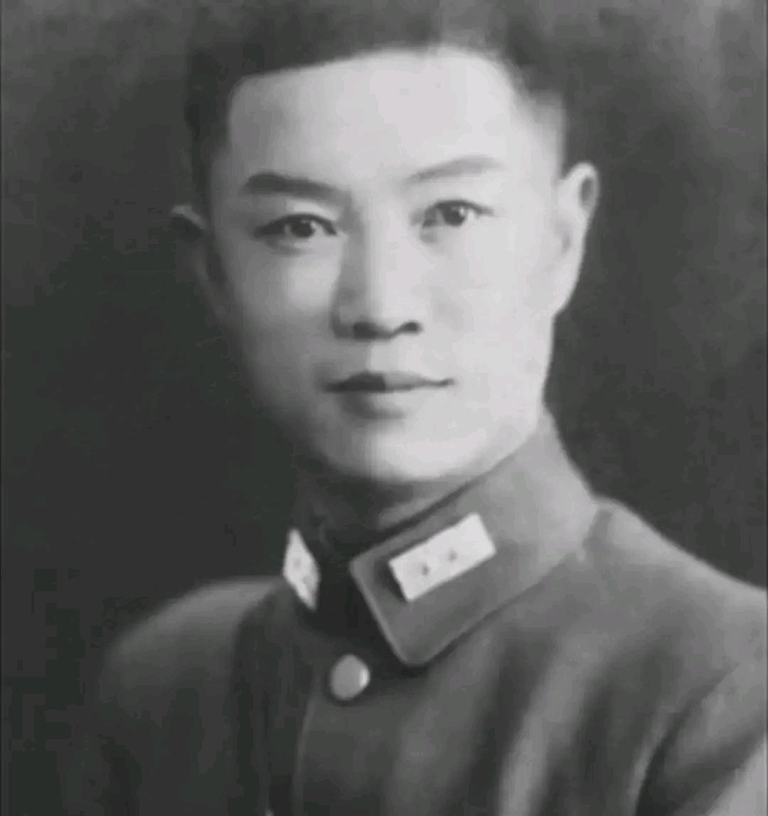 1941年的长沙城，102长沙城，102师师长柏辉章快急疯了。对面是4万多日军精