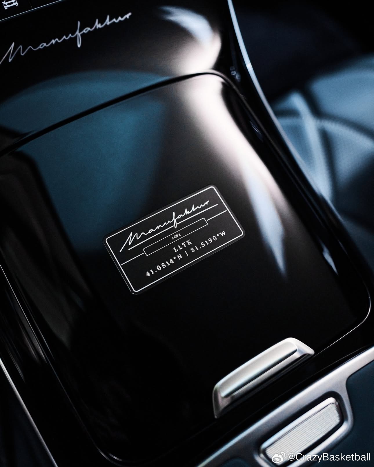 詹姆斯自己花钱在迈巴赫定制的车，被说成了车是迈巴赫送的