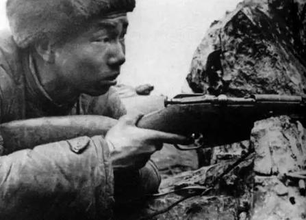 1953年，神枪手张桃芳去见皮定钧，报出自己毙敌211人的战绩。这个数字，放在整
