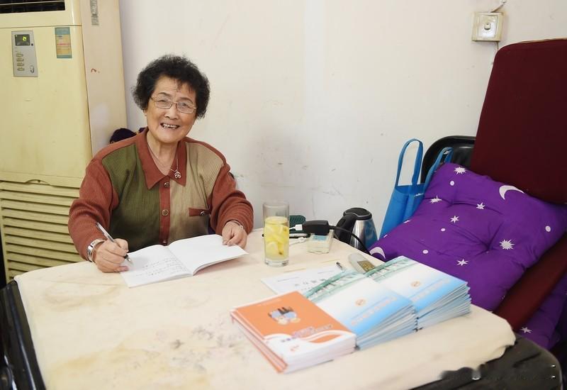 退休了还需要上班吗？这事儿不能一刀切。要是个人有工作意愿，身体扛得住，家里也没负