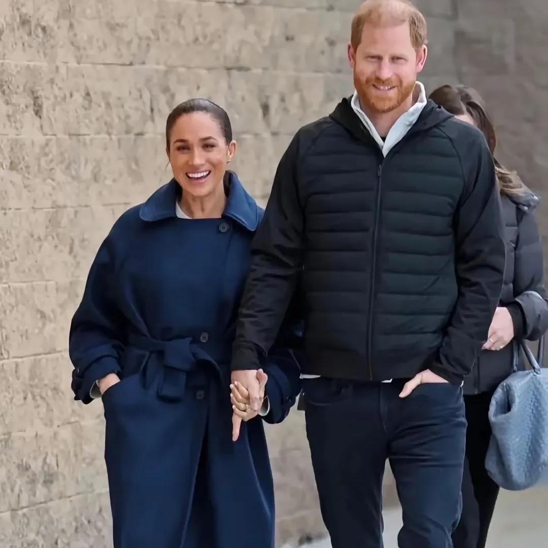 脸上的光不会骗人！哈里王子和梅根虽然脱离了英国王室，但是感觉他们过得非常愉快