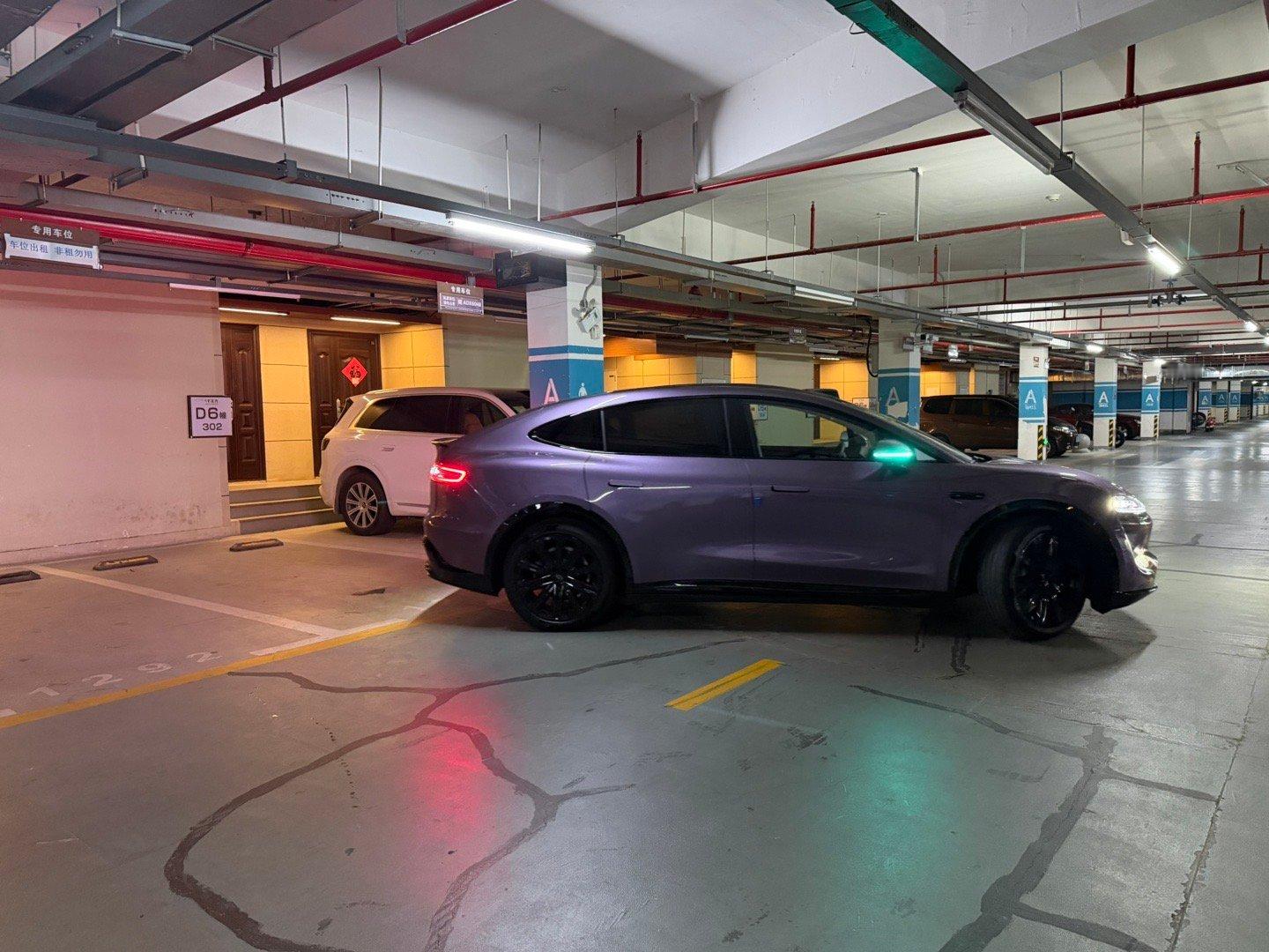没有离车泊入的智能辅助驾驶（泊车），都是幼儿园选手，不建议上桌特别是离