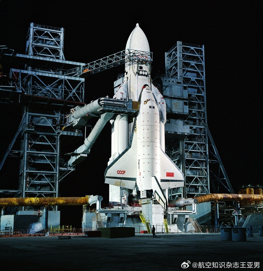 苏联人说“暴风雪”很智能。1988年11月15日，苏联“暴风雪”号航天飞机完成了