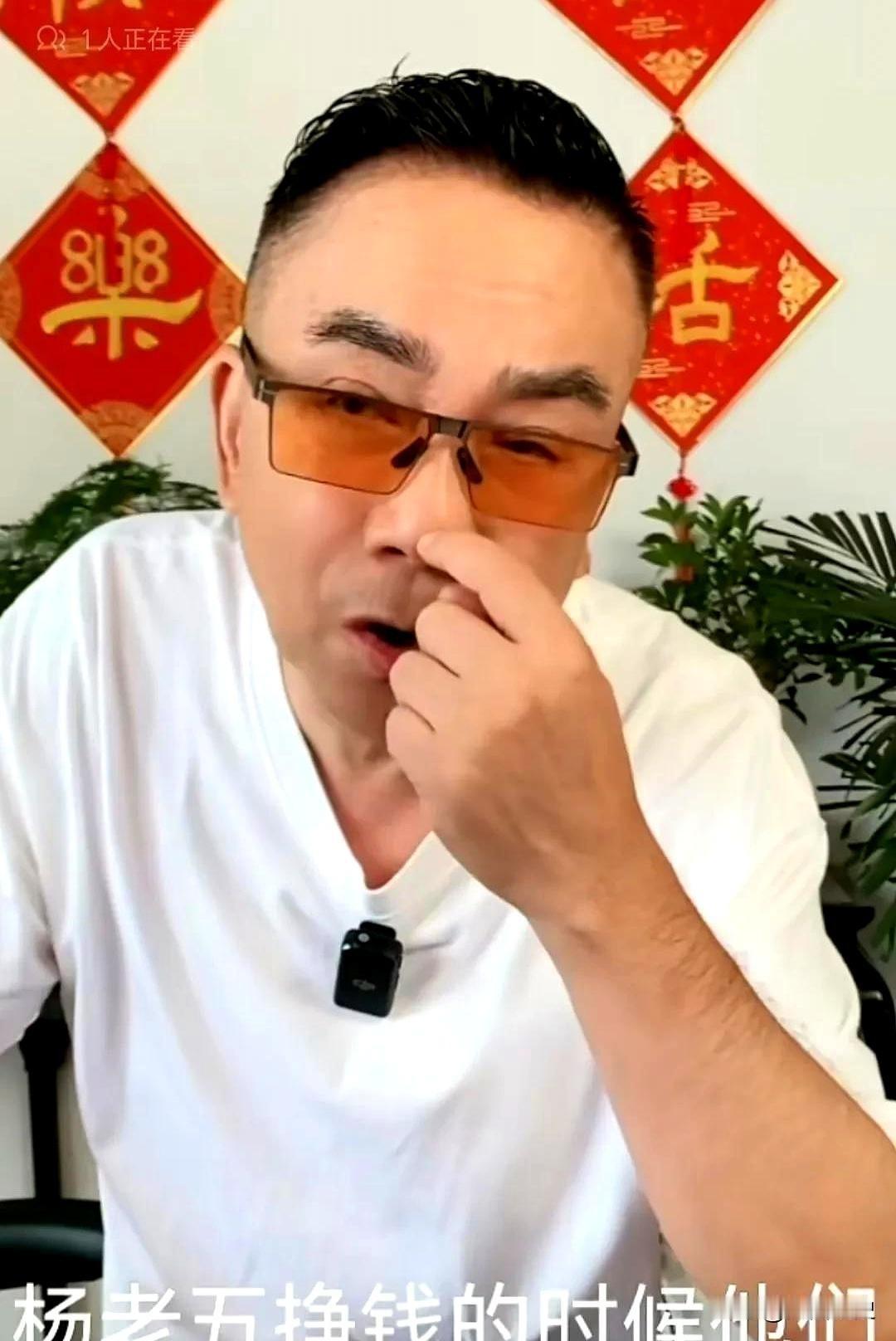 好家伙！杨议不去德云社，真相居然如此离谱？杨议拿央视相声一等奖拍电视剧那会儿，