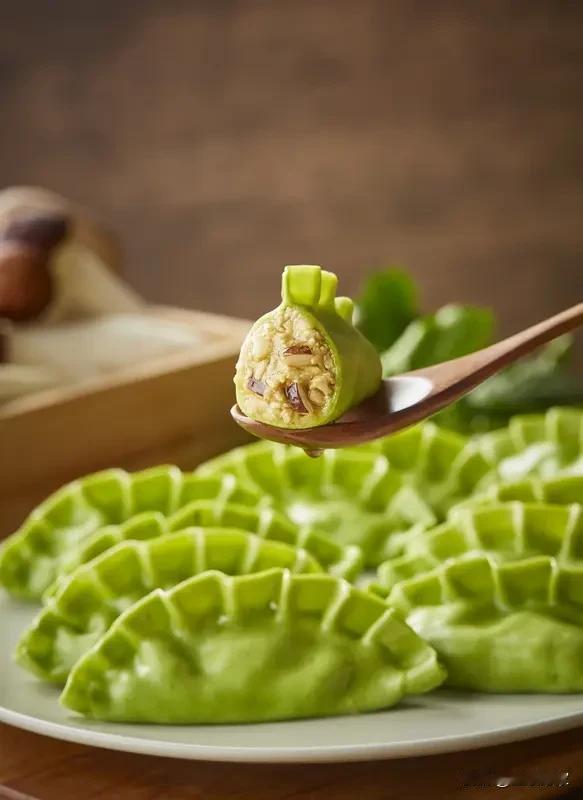 冬至一到，感觉空气中都弥漫着神秘的仪式感。我老家在北方小镇，冬至这天，包饺子绝对