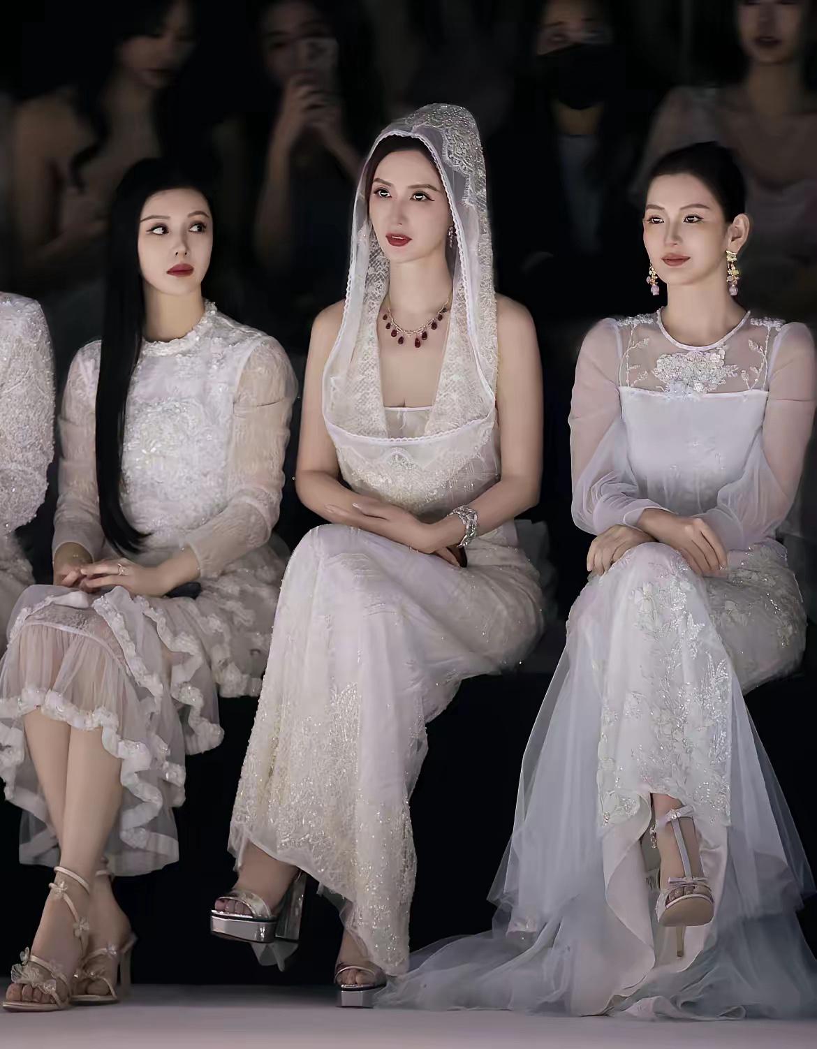 坐C位的女生好美她是谁啊？