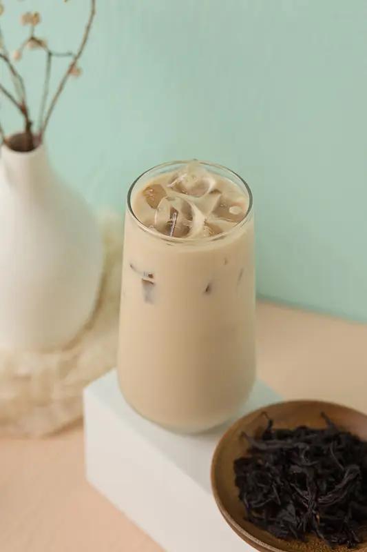 复旦大学钱文忠教授说："年轻人一定要对钱有概念。一杯奶茶20块钱，相当于6瓶牛