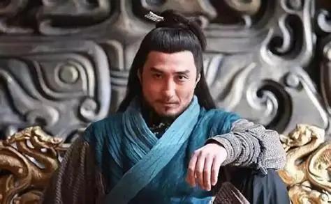 621年，一个男人跪在洛阳城外的刑场上。他叫单雄信，隋末乱世里最狠的骑将