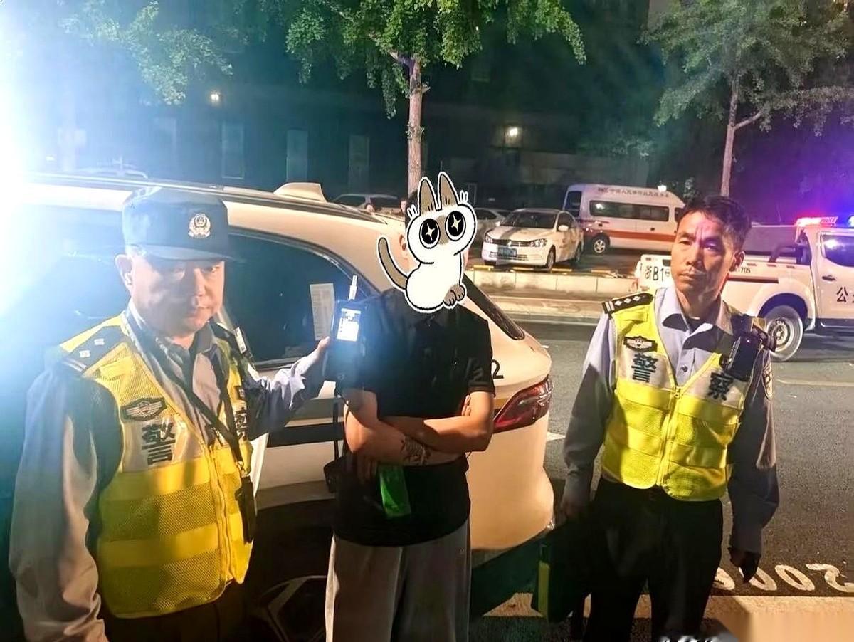 “你帮我顶包，修车费我全包，再给你两万。”车主一身酒气，手直接拍在代驾小哥的肩