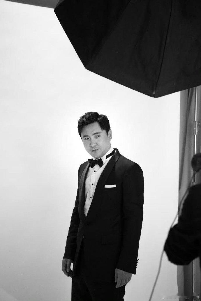 沈腾的颜值被低估了谁还没为沈腾的颜值心动过啊！年轻时候是清爽校草，现在是幽默帅