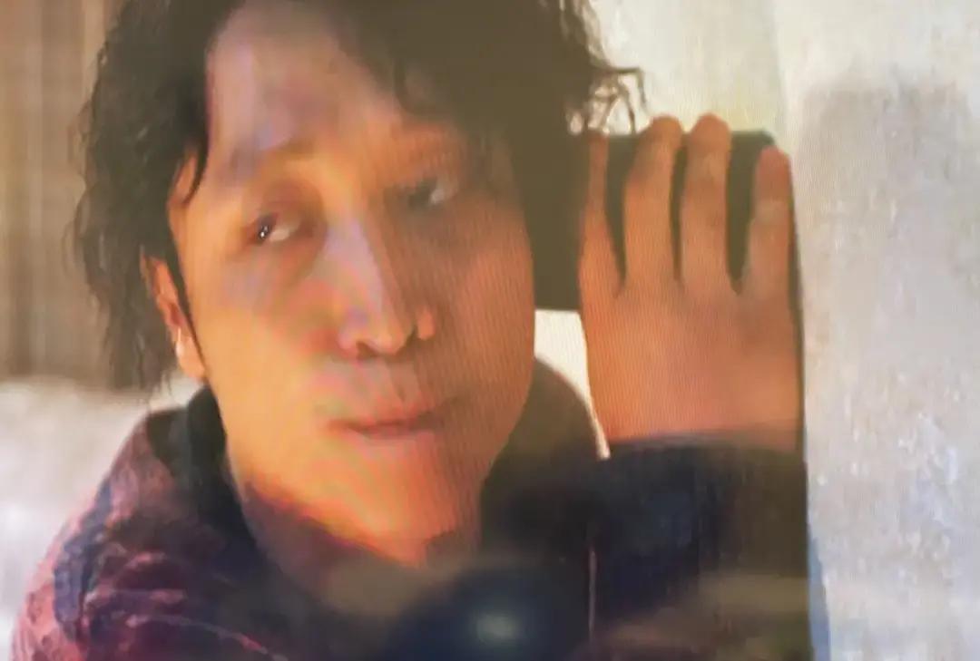 收视率每涨0.8%，就有300万人骂他“尬”。《老舅》导演却偷偷笑了。你看