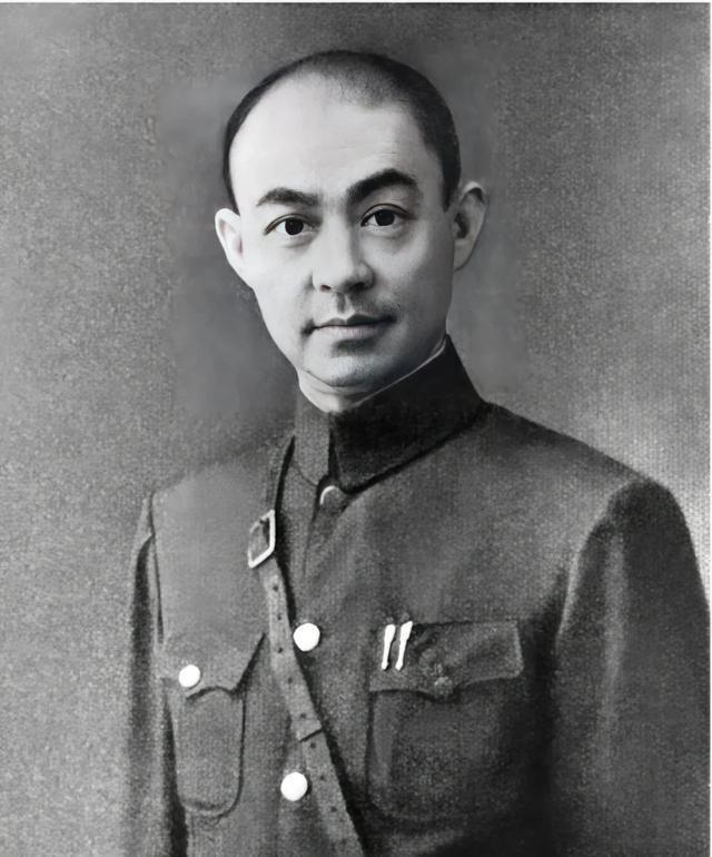 “你同宋先生成了民族英雄，我怕成了汉奸了。”七七事变后，军长宋哲元撤退，