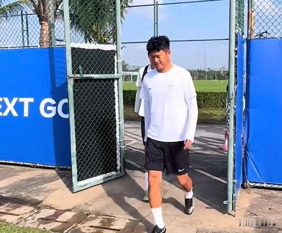 大连英博在海南开始冬训，6名内援跟队训练！原国脚上赛季效力上海海港的李昂，原长