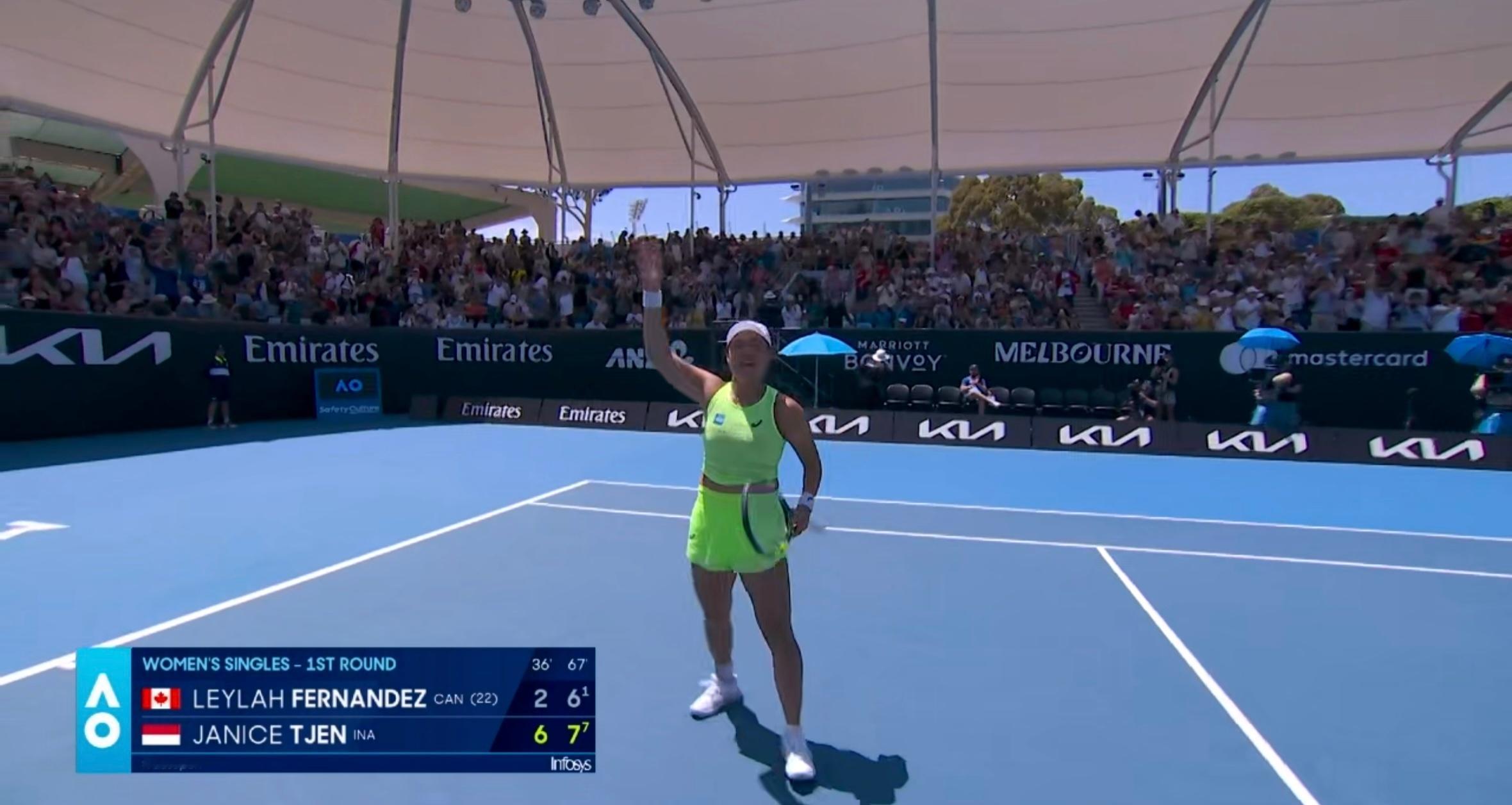 曾丽美6-2/7-6(1)淘汰22号种子费尔南德斯，连续两个大满贯炸掉种子。本届